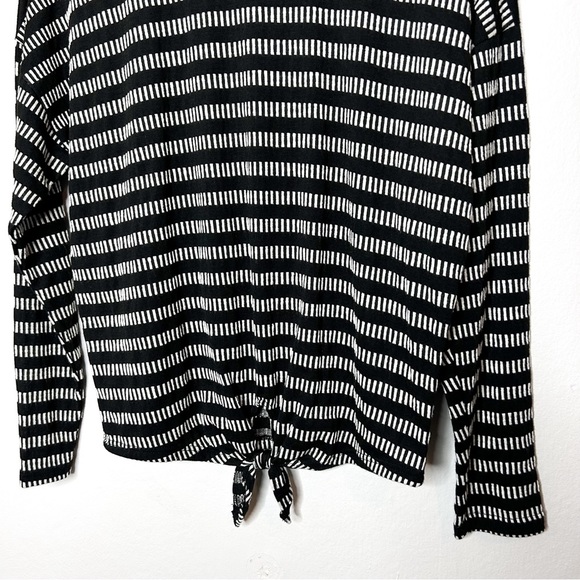 Caution To The Wind Lightweight Textured Knit Black White Stripe Knot Top Medium - Picture 4 of 6
